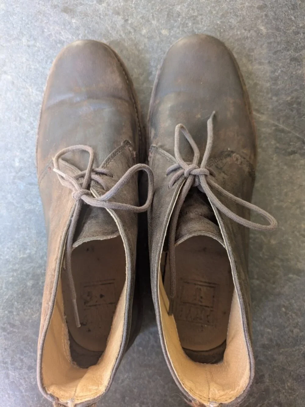 Frye Size 9 Men's Brown Leather Chukka Boots.